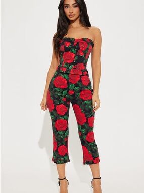 Strapless Red Rose Print Corset and Capri Set Fashion Nova S